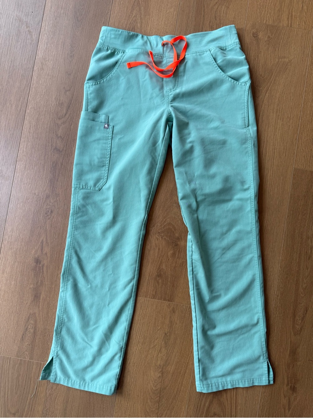 FIGS Straight-Leg Scrub Pants in Sage SMALL